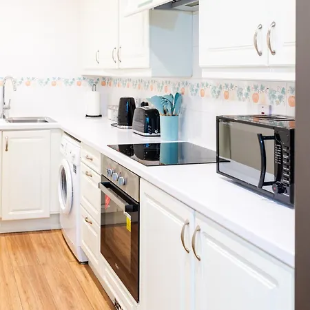 Bright And Spacious Flat With Free Parking Лондон Экстерьер фото