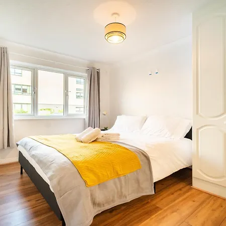 Bright And Spacious Flat With Free Parking Лондон Экстерьер фото