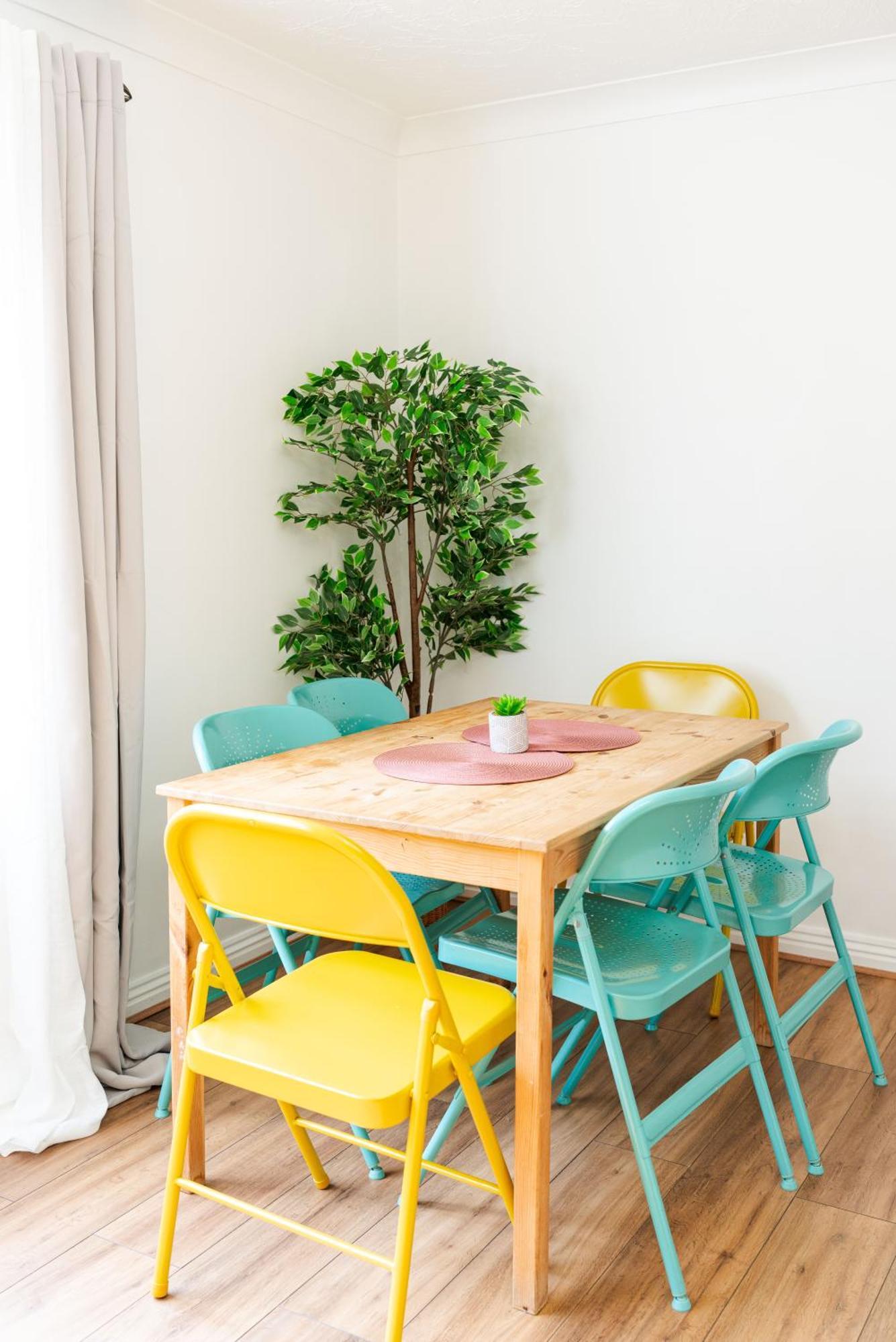 Апартаменты Bright And Spacious Flat With Free Parking *
