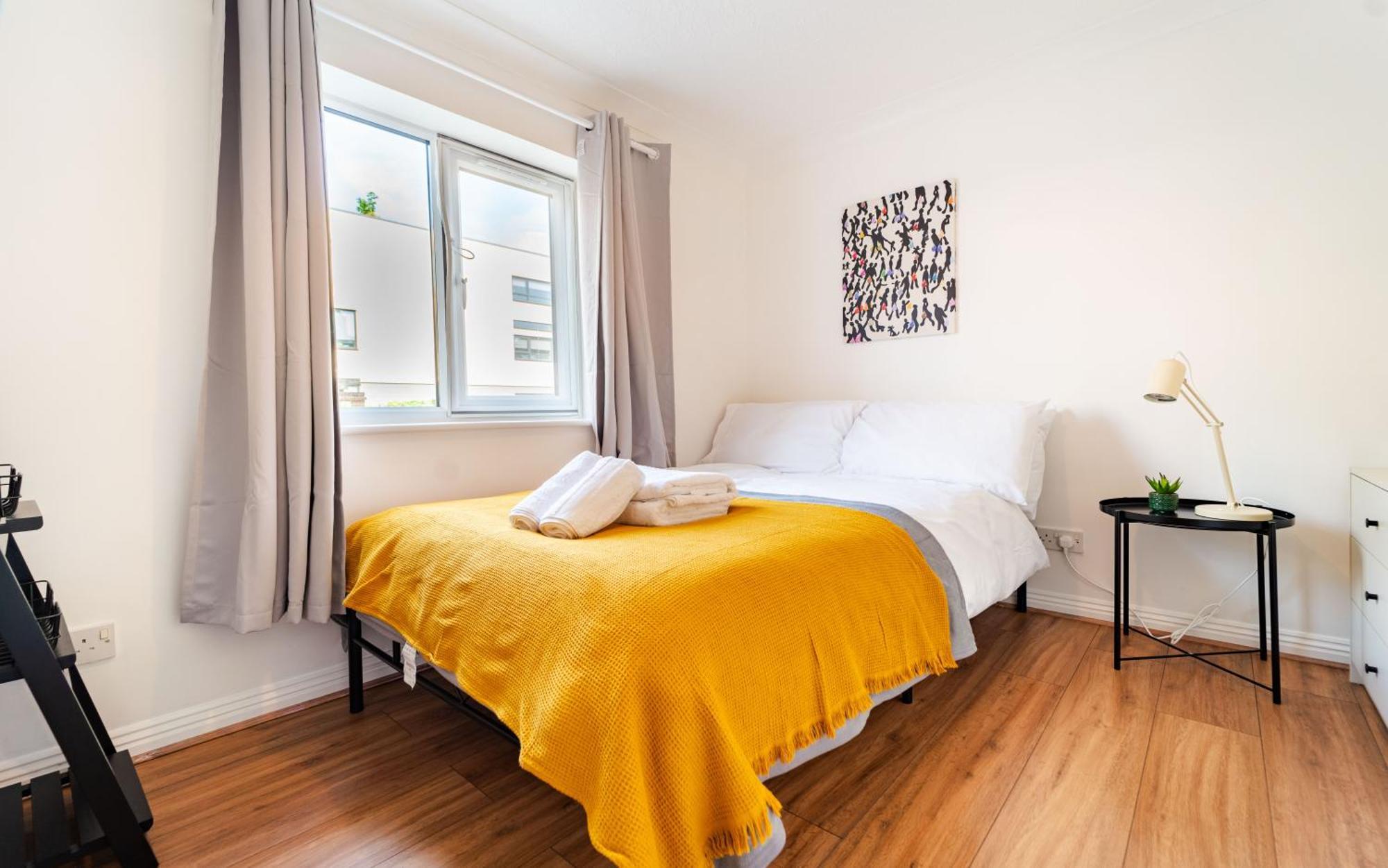 Bright And Spacious Flat With Free Parking Апартаменты